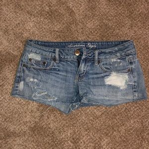 American Eagle distressed short shorts!
